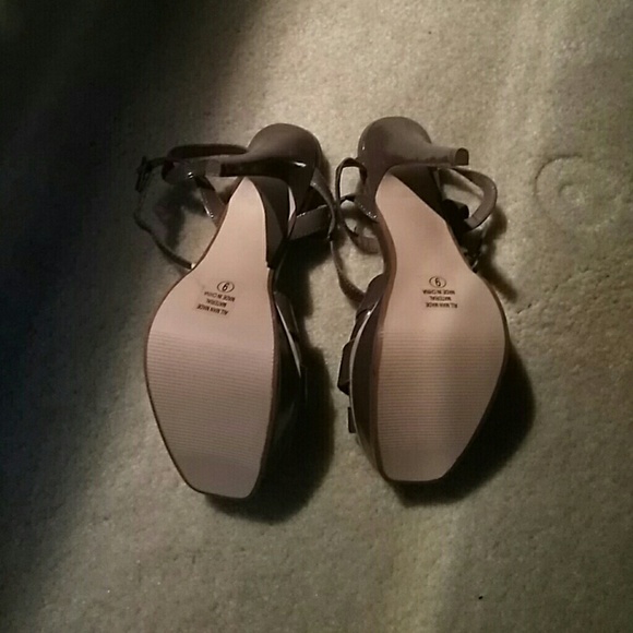 Shoes - Picture 4 of 6